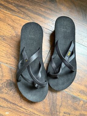 Teva Black Strappy Wedge sandals size 8 (SB1)